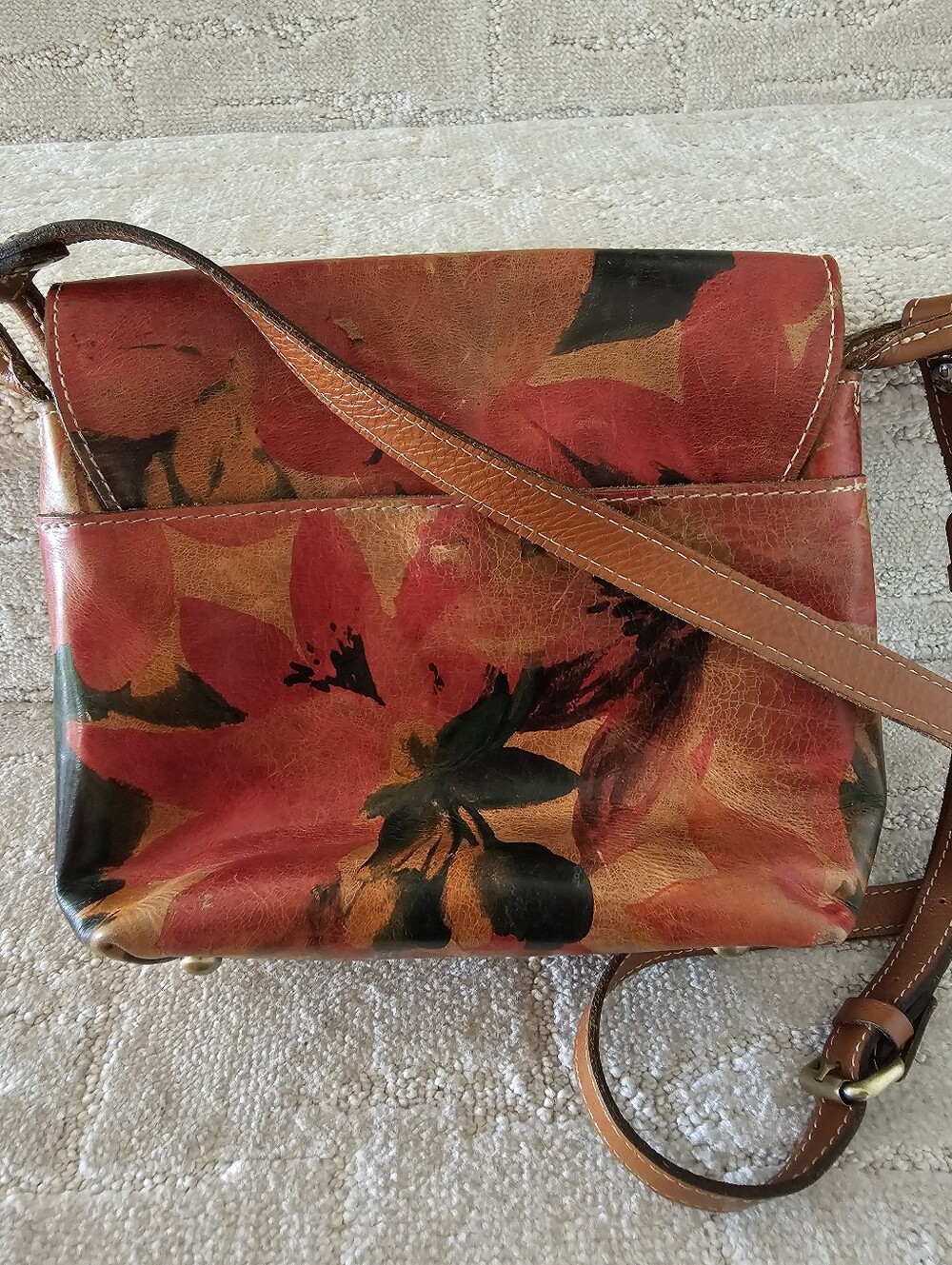 Patricia Nash Red and Brown Floral Leather Crossbody with Antique Brass Clasp - Picture 2 of 8
